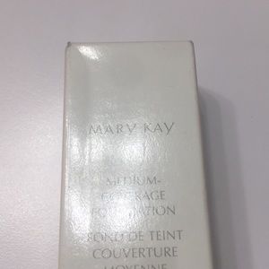 Mary Kay medium Foundation